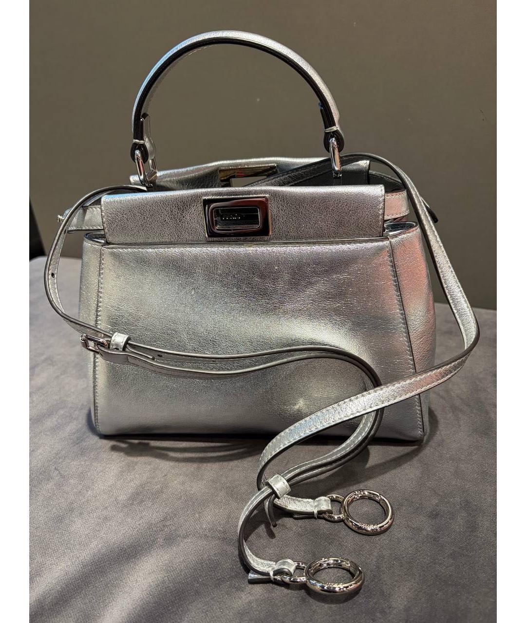 FENDI Серебряная кожаная сумка с короткими ручками, фото 2