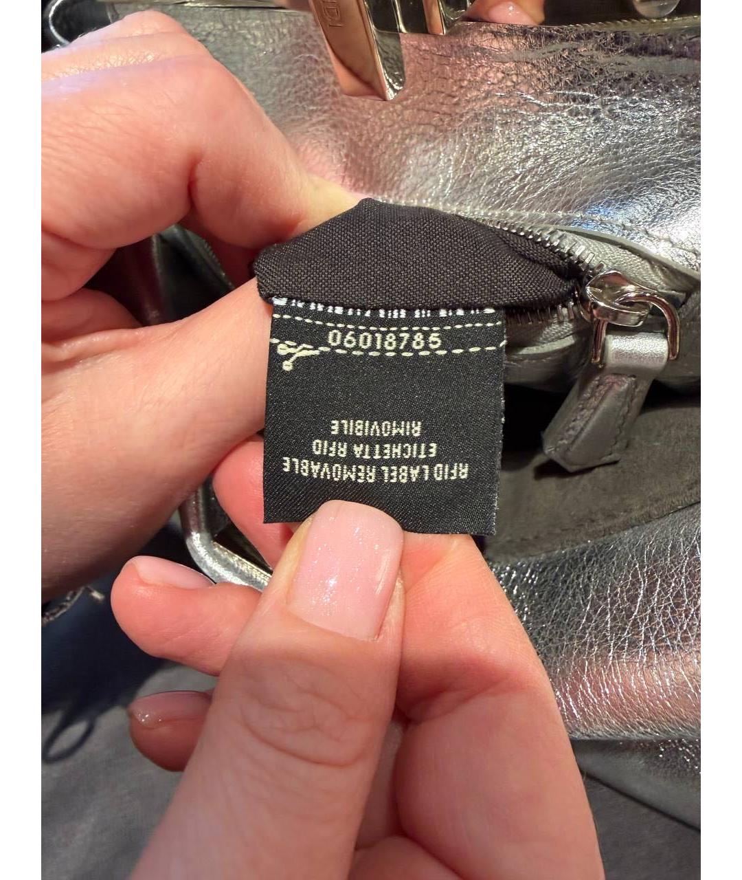 FENDI Серебряная кожаная сумка с короткими ручками, фото 8
