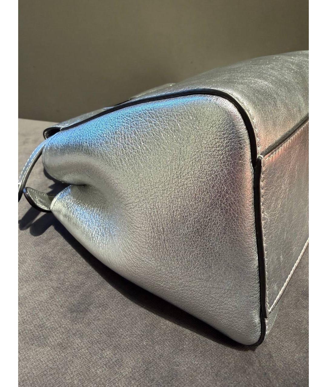 FENDI Серебряная кожаная сумка с короткими ручками, фото 4