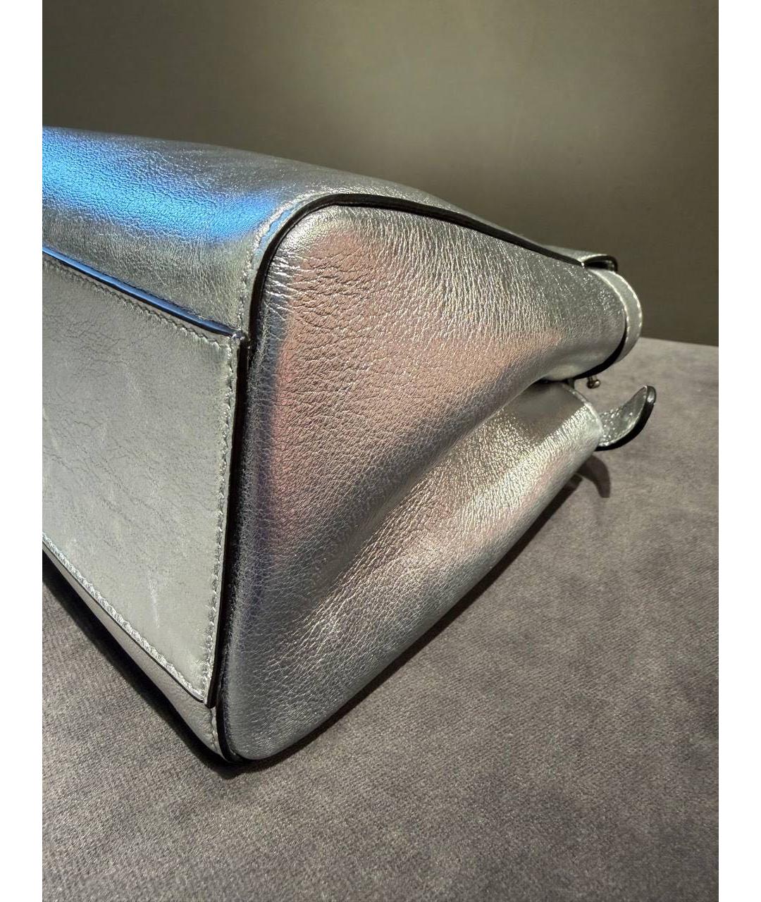 FENDI Серебряная кожаная сумка с короткими ручками, фото 5