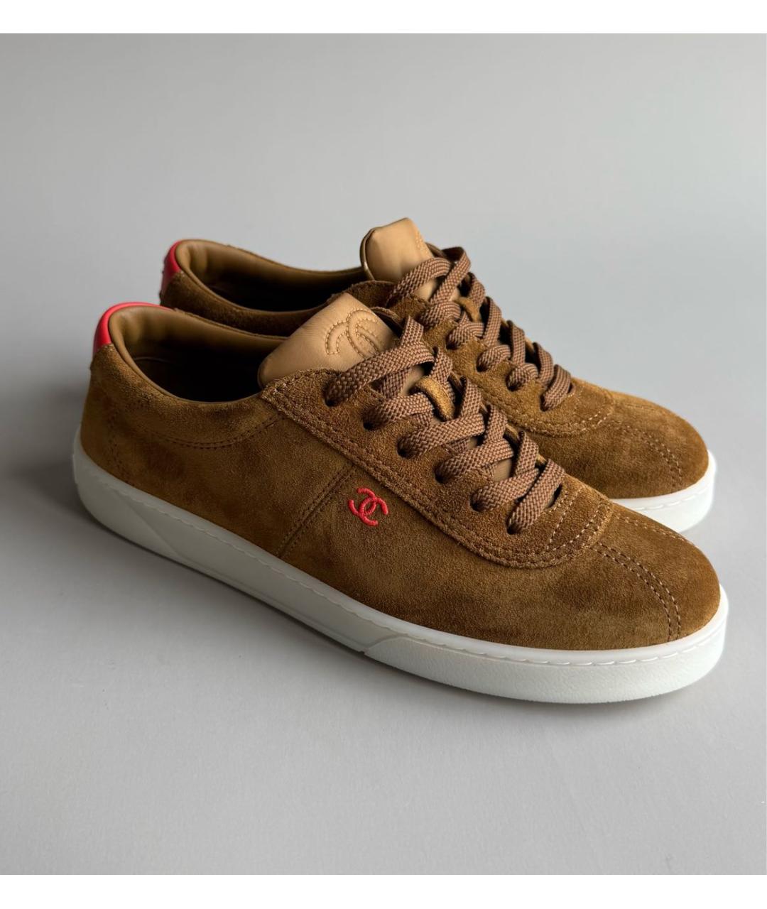 CHANEL Коричневые замшевые кеды, фото 3