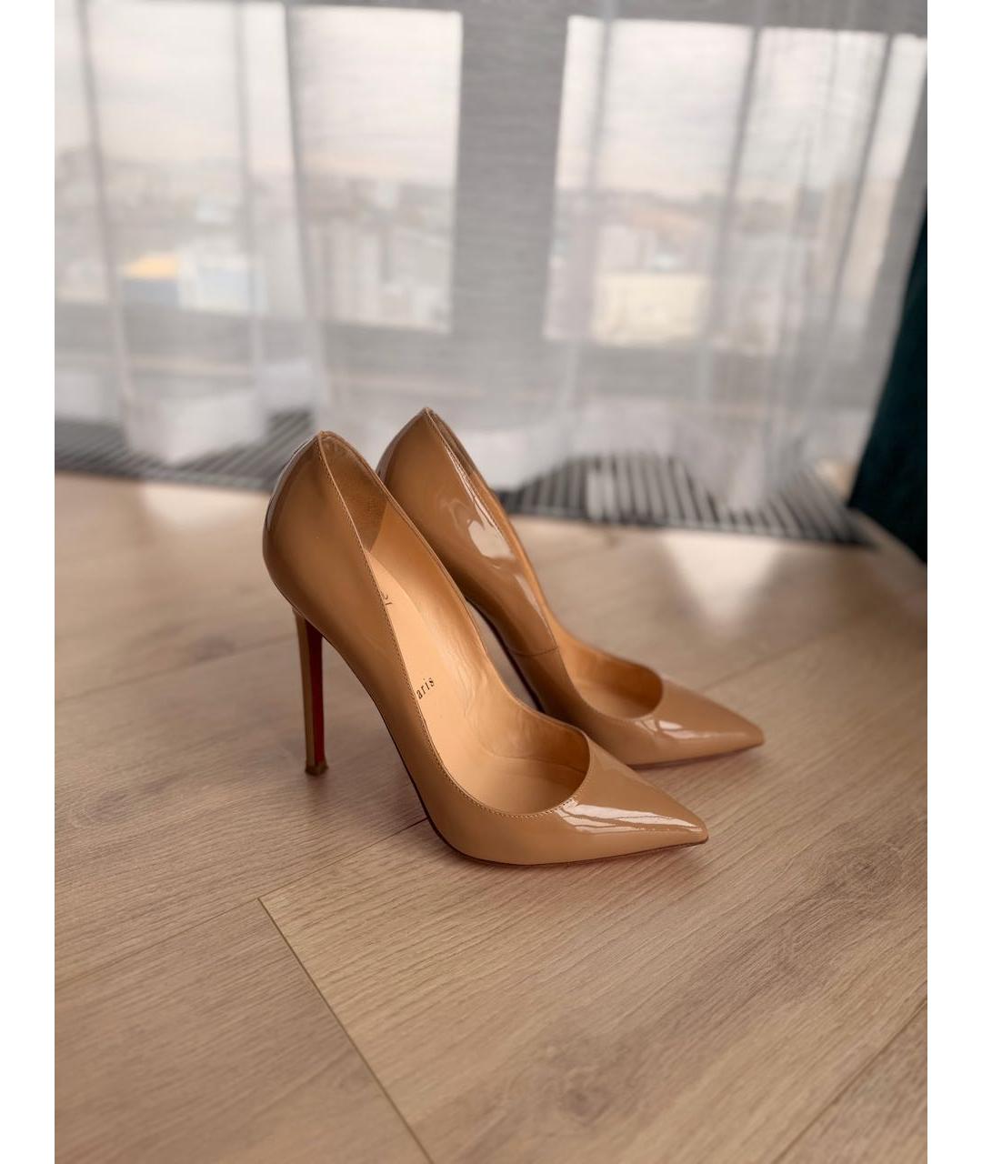 CHRISTIAN LOUBOUTIN Бежевые туфли из лакированной кожи, фото 2