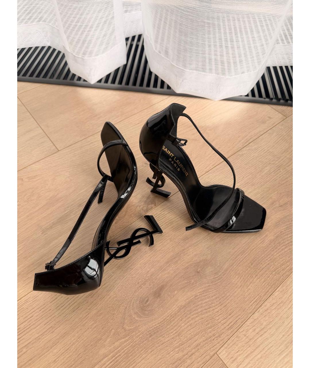 SAINT LAURENT Черные босоножки из лакированной кожи, фото 2