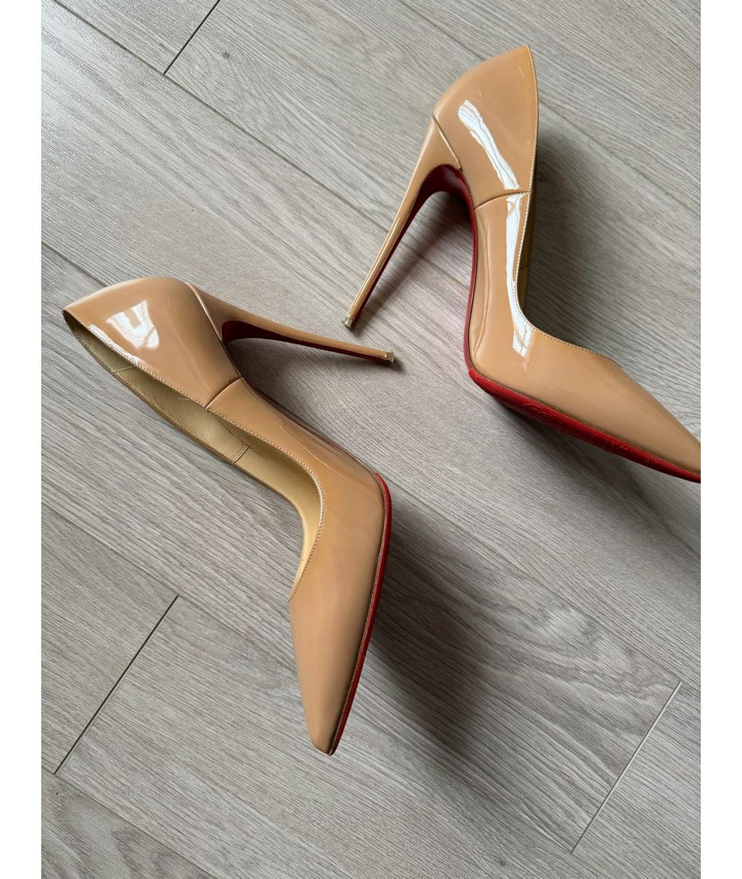 CHRISTIAN LOUBOUTIN Бежевые туфли из лакированной кожи, фото 5