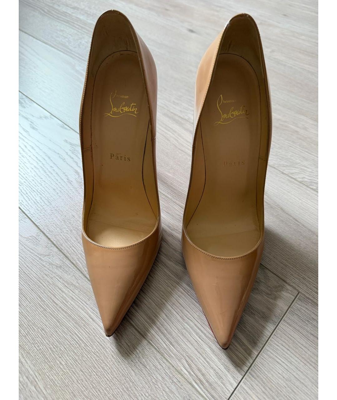 CHRISTIAN LOUBOUTIN Бежевые туфли из лакированной кожи, фото 2
