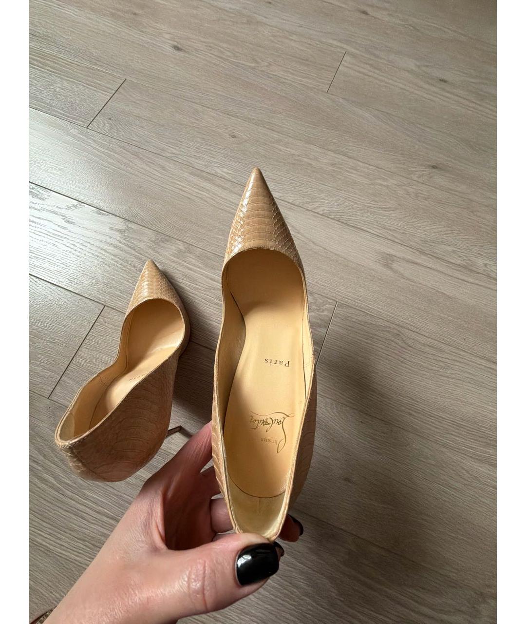 CHRISTIAN LOUBOUTIN Бежевые туфли из экзотической кожи, фото 8