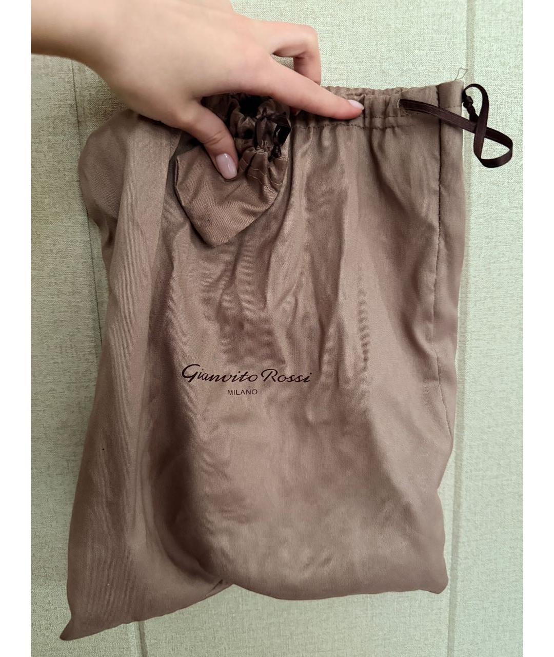 GIANVITO ROSSI Бежевые босоножки из лакированной кожи, фото 6