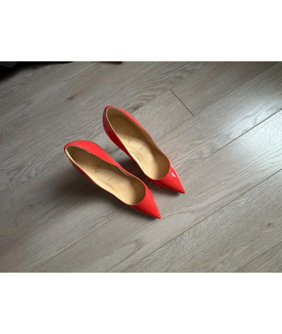 CHRISTIAN LOUBOUTIN Коралловые туфли из лакированной кожи, фото 3