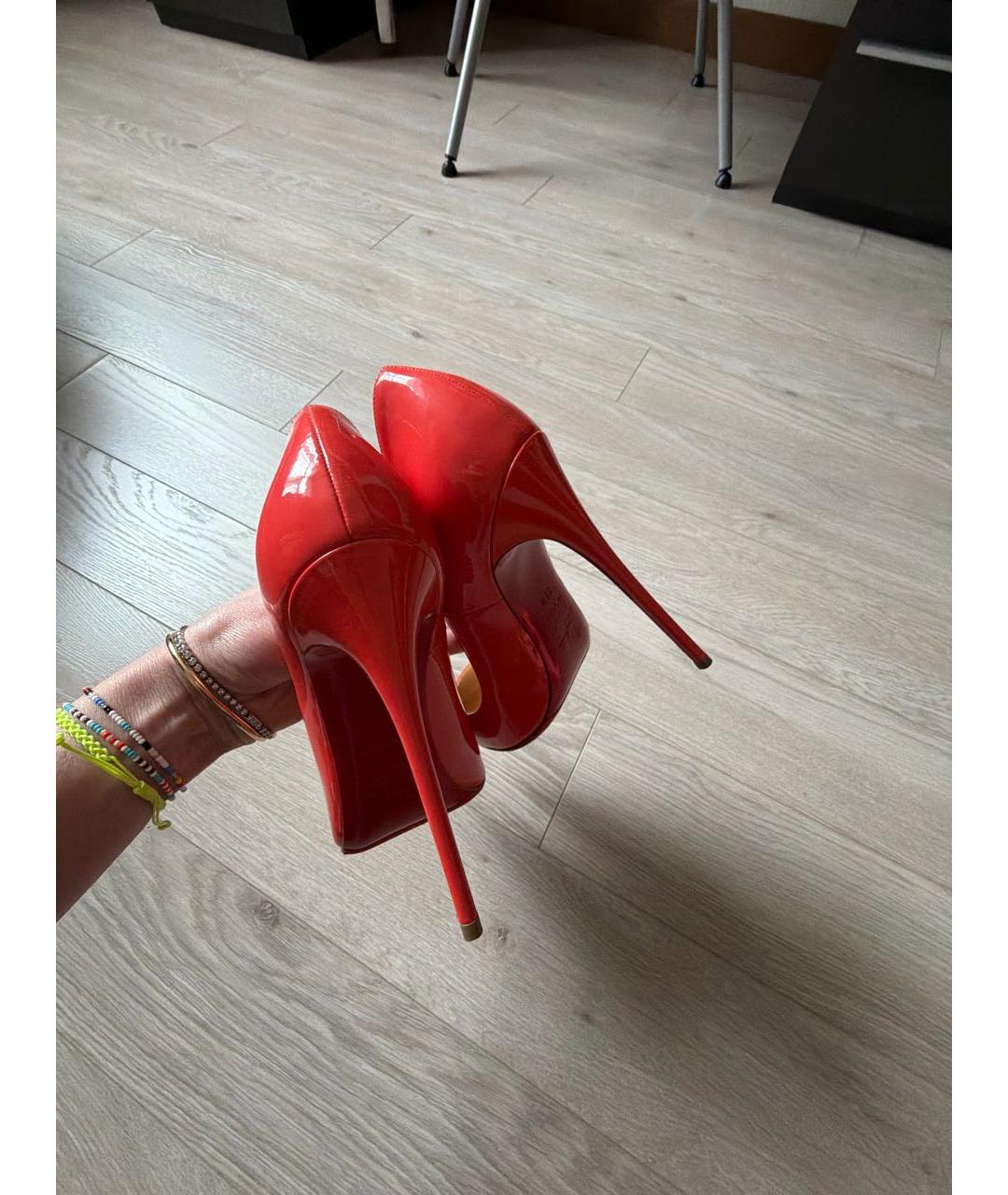 CHRISTIAN LOUBOUTIN Коралловые туфли из лакированной кожи, фото 4