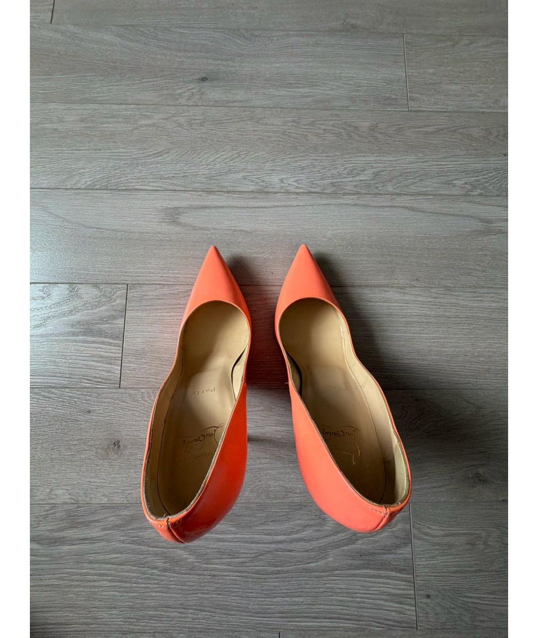CHRISTIAN LOUBOUTIN Коралловые туфли из лакированной кожи, фото 3