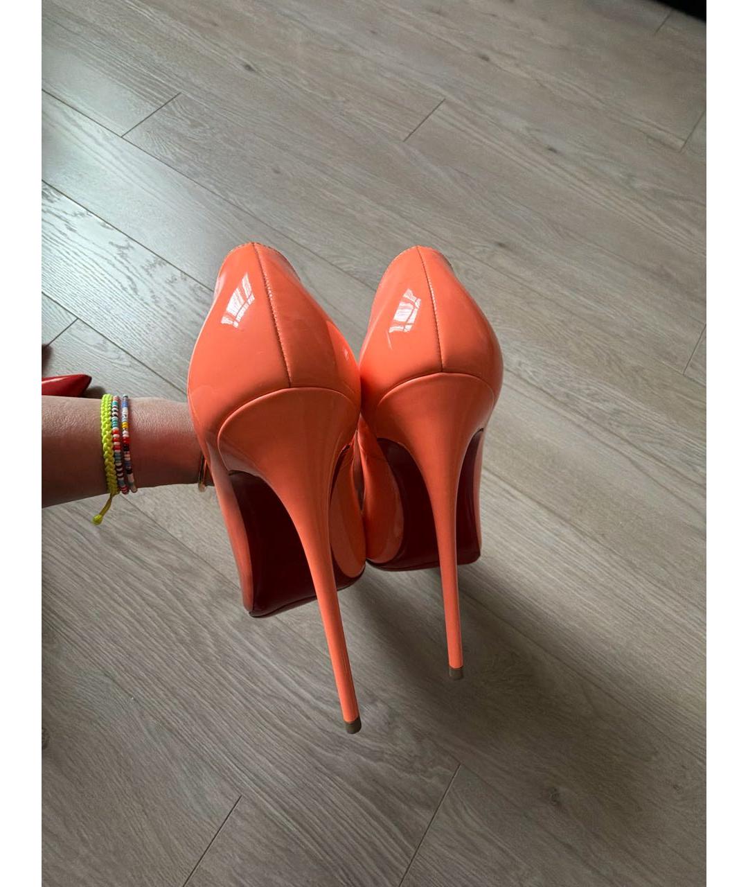 CHRISTIAN LOUBOUTIN Коралловые туфли из лакированной кожи, фото 4