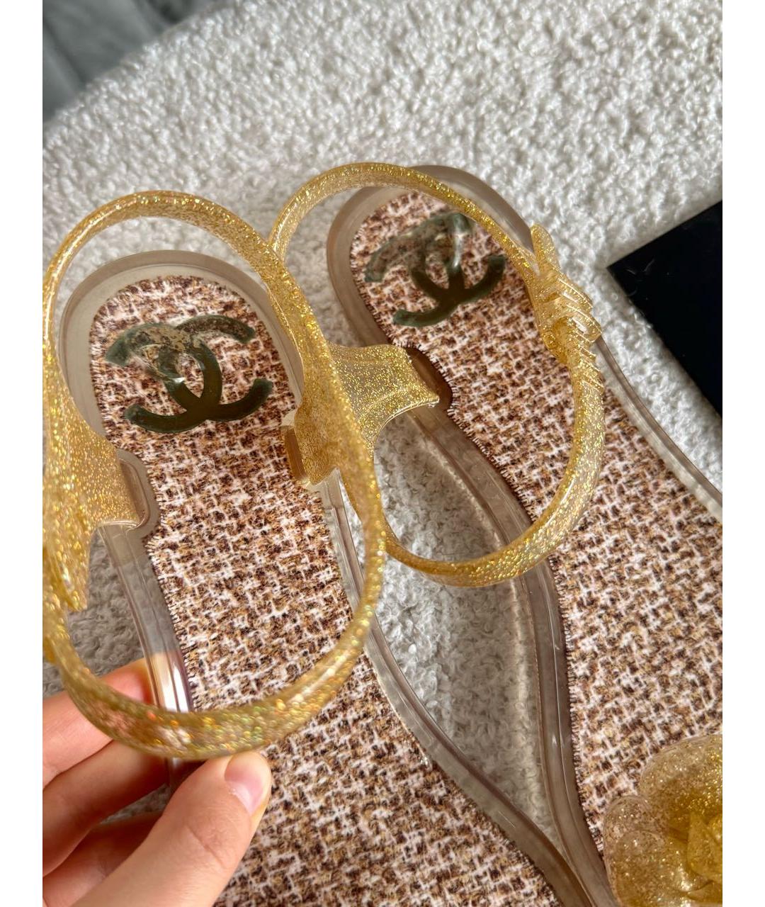 CHANEL Желтые резиновые сандалии, фото 3