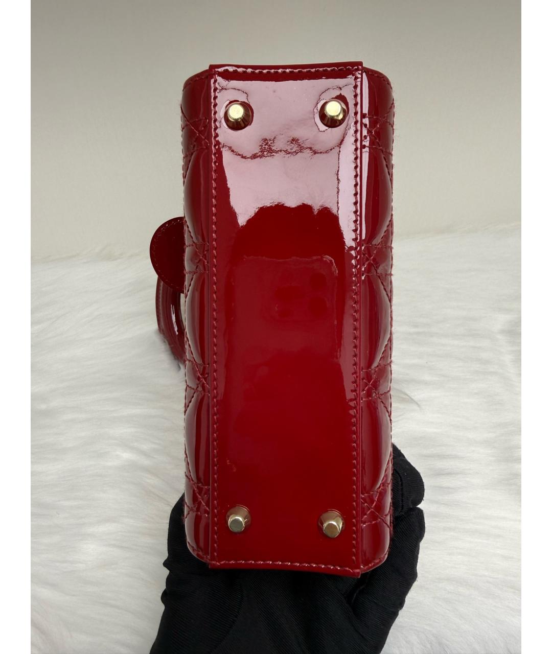 CHRISTIAN DIOR Красная сумка с короткими ручками из лакированной кожи, фото 3