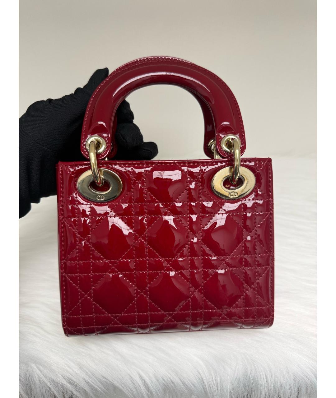 CHRISTIAN DIOR Красная сумка с короткими ручками из лакированной кожи, фото 2