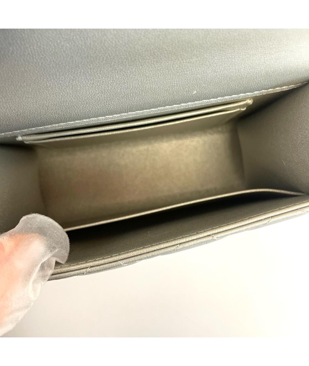 CHANEL Серебряная кожаная сумка с короткими ручками, фото 5