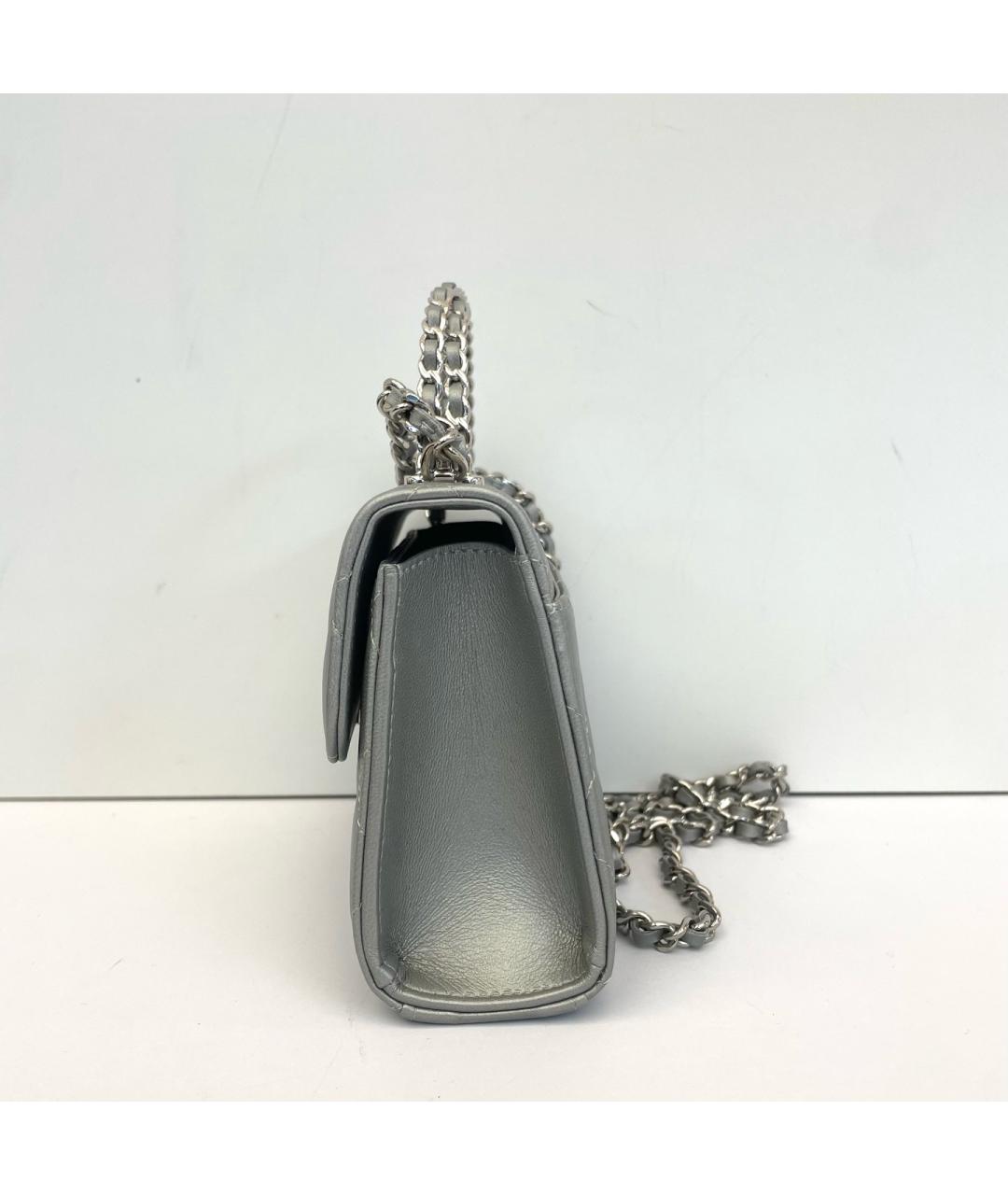 CHANEL Серебряная кожаная сумка с короткими ручками, фото 3