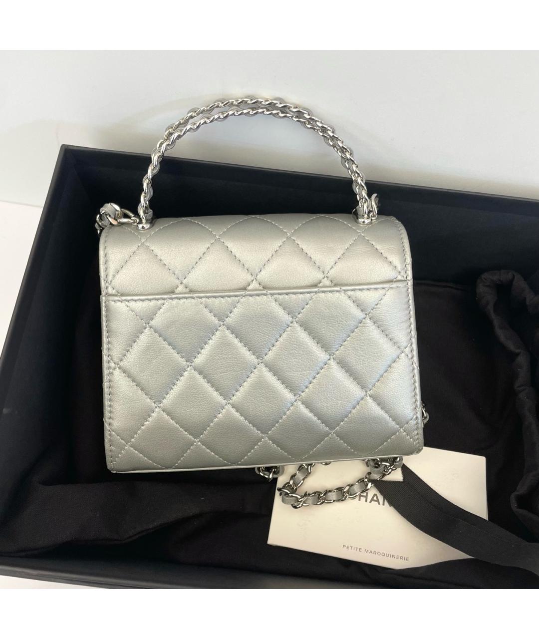 CHANEL Серебряная кожаная сумка с короткими ручками, фото 2