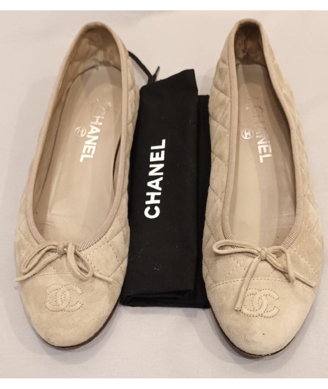 CHANEL Бежевые замшевые балетки, фото 2