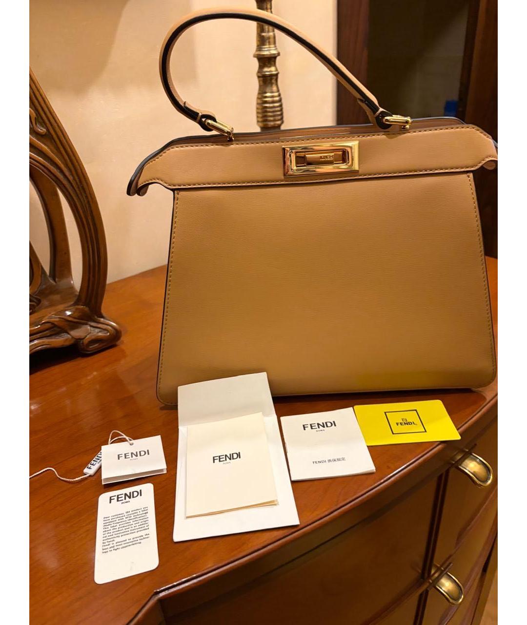 FENDI Бежевая кожаная сумка с короткими ручками, фото 4