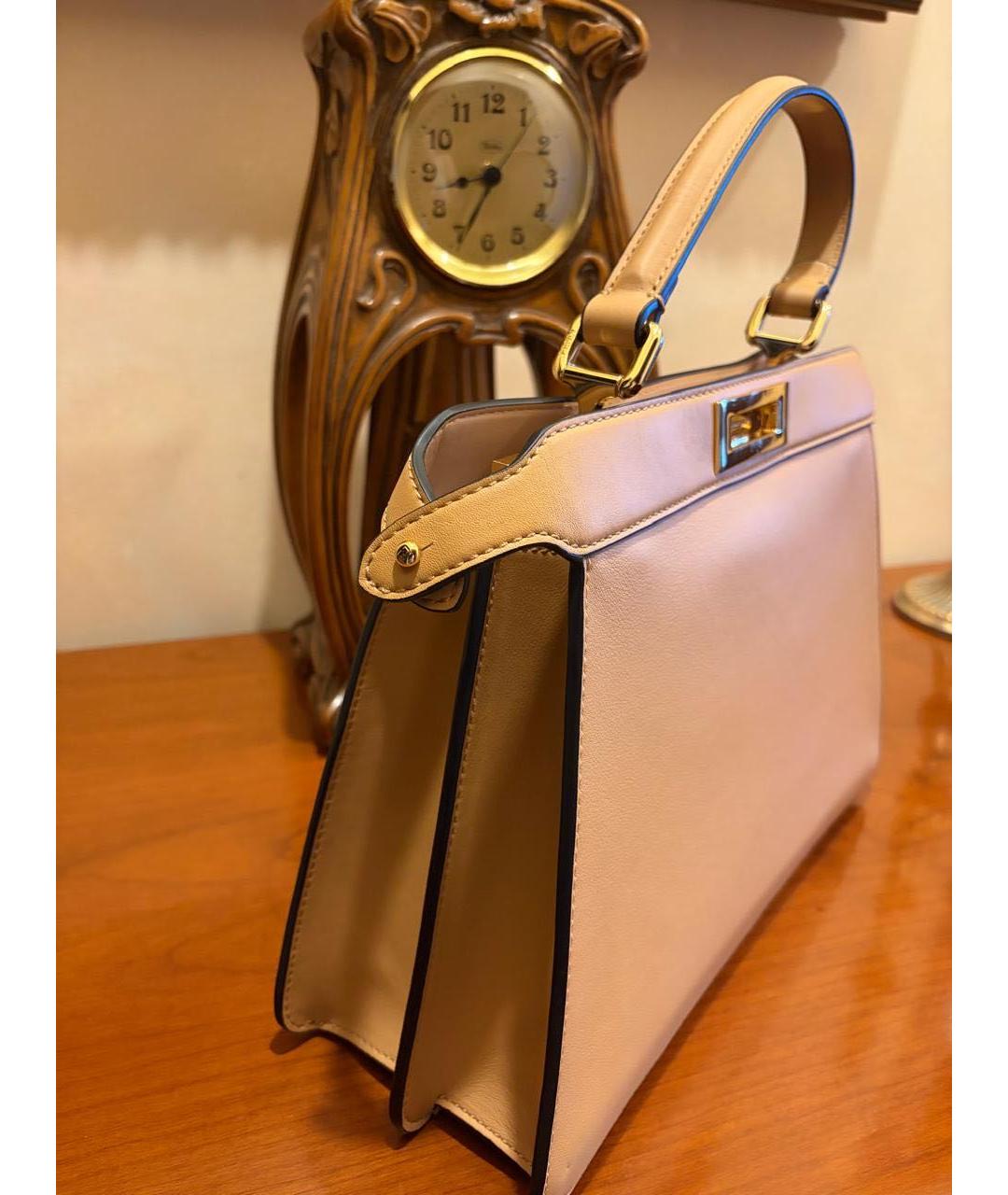 FENDI Бежевая кожаная сумка с короткими ручками, фото 3