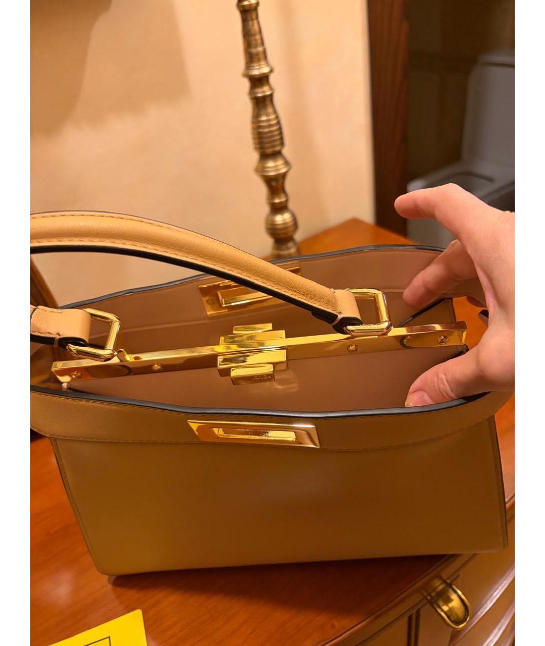 FENDI Бежевая кожаная сумка с короткими ручками, фото 7