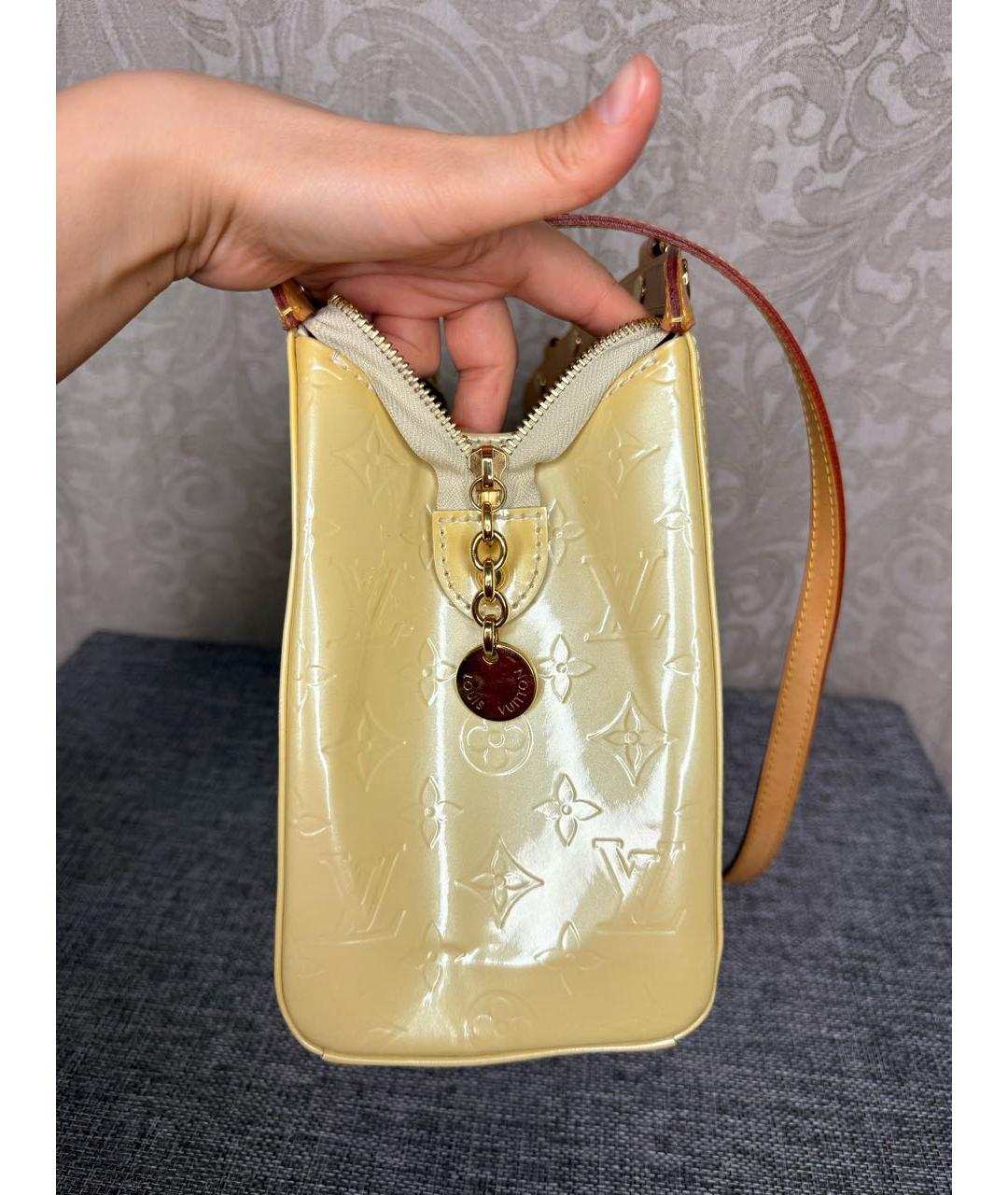 LOUIS VUITTON Бежевая сумка тоут из лакированной кожи, фото 5