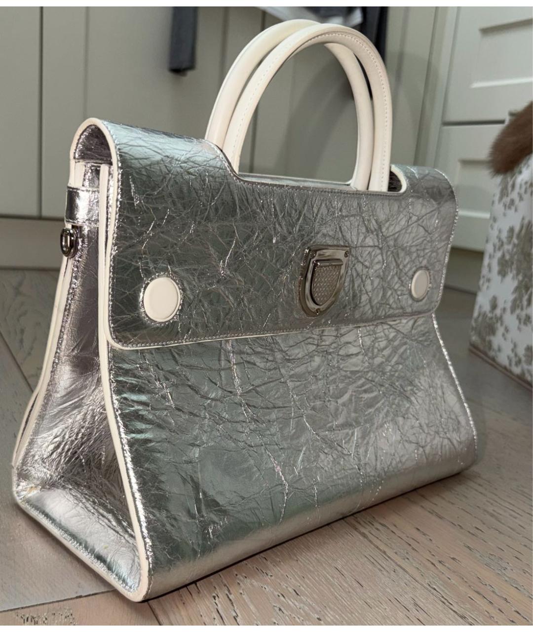 CHRISTIAN DIOR Серебряная кожаная сумка с короткими ручками, фото 2