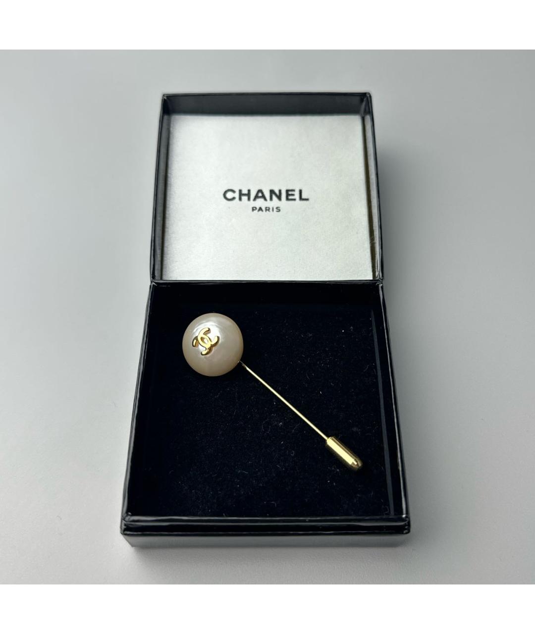 CHANEL Белая металлическая булавка / брошь, фото 3