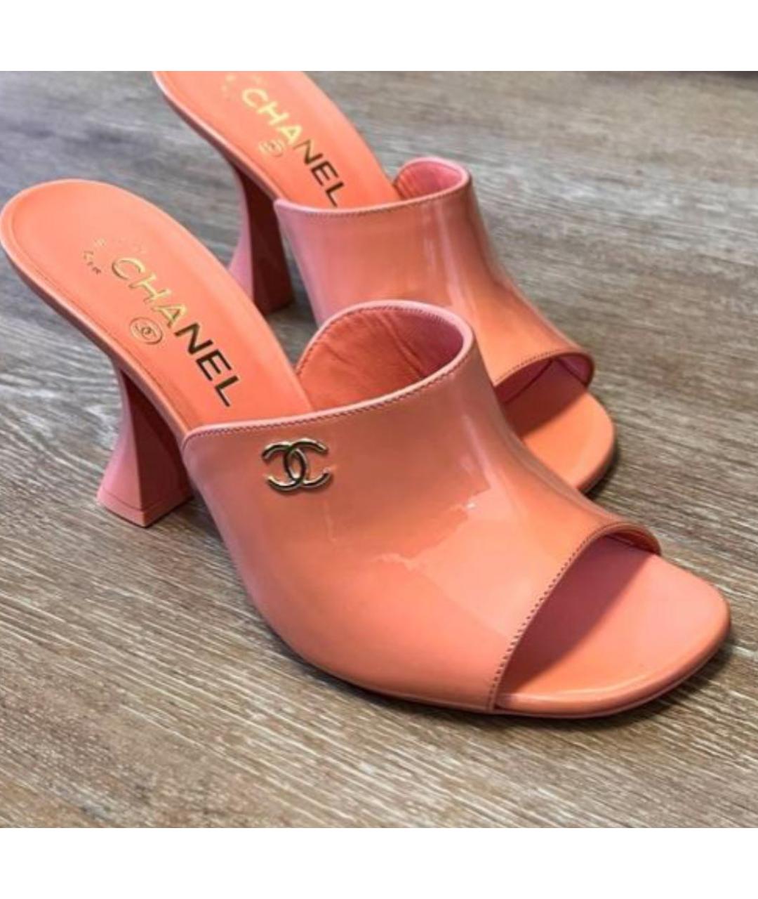 CHANEL Коралловые мюли из лакированной кожи, фото 3