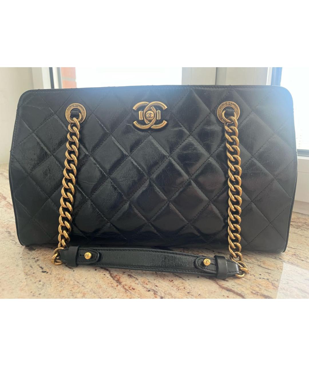CHANEL Черная кожаная сумка с короткими ручками, фото 5