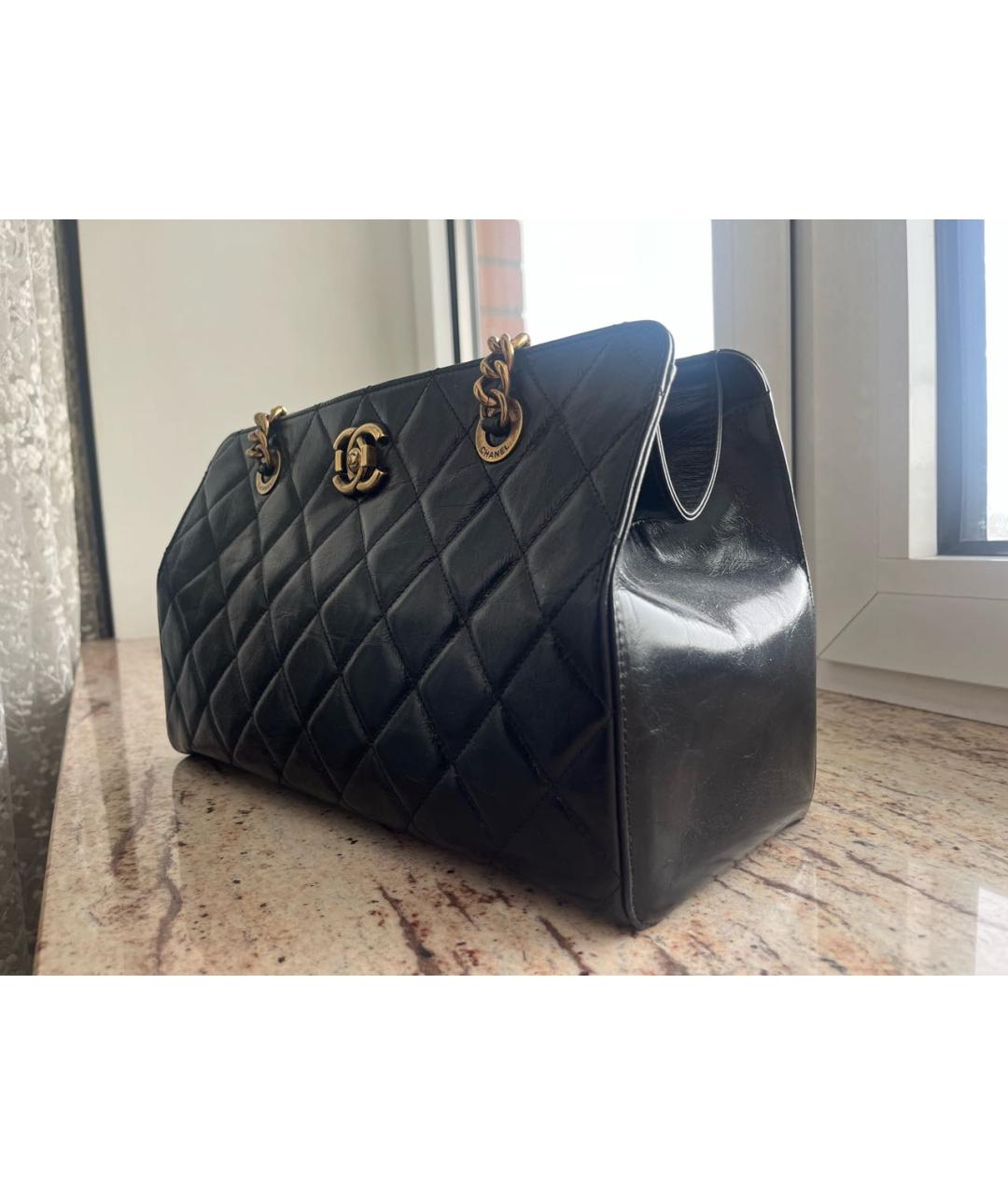 CHANEL Черная кожаная сумка с короткими ручками, фото 2