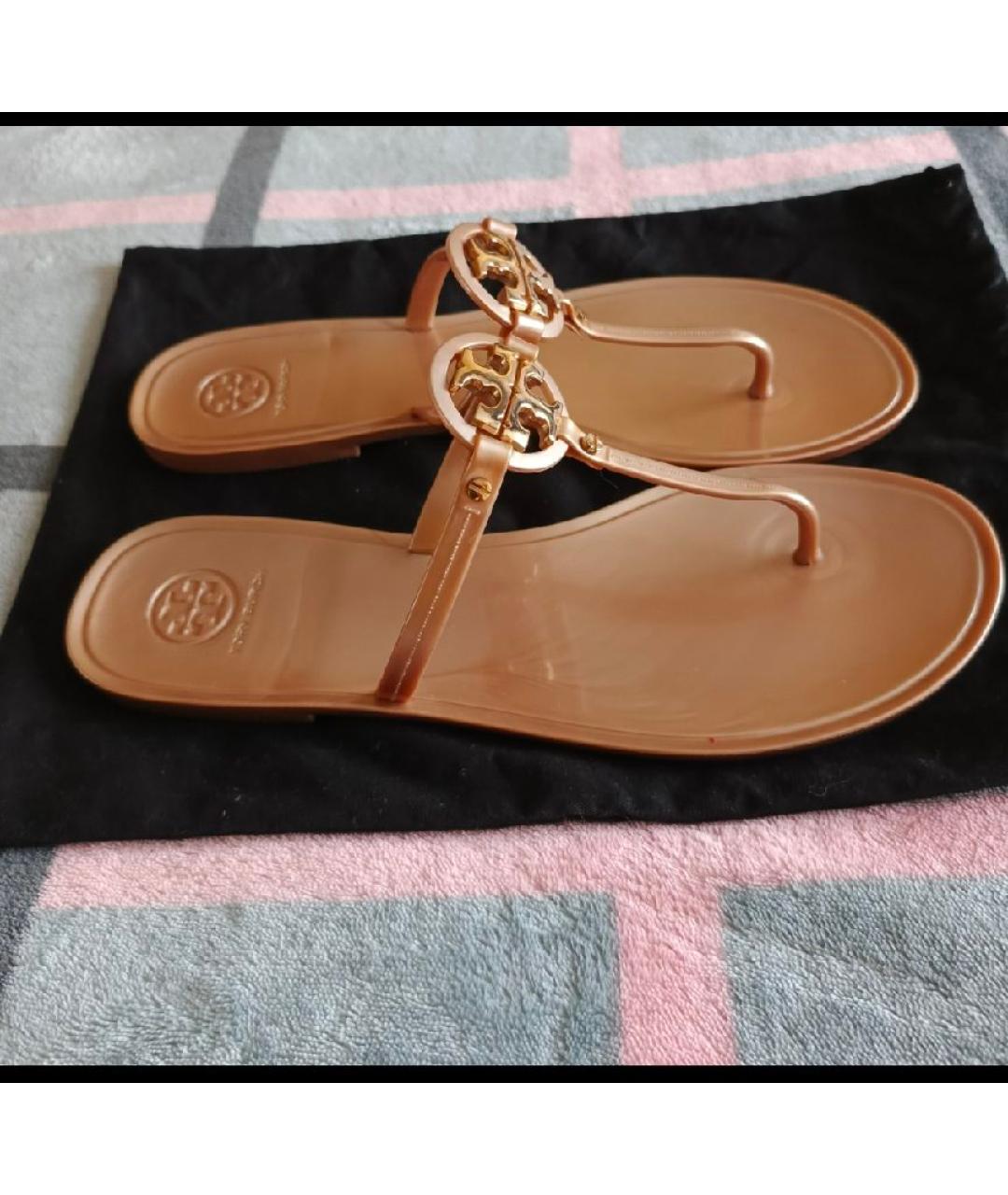 TORY BURCH Бежевые резиновые шлепанцы, фото 3