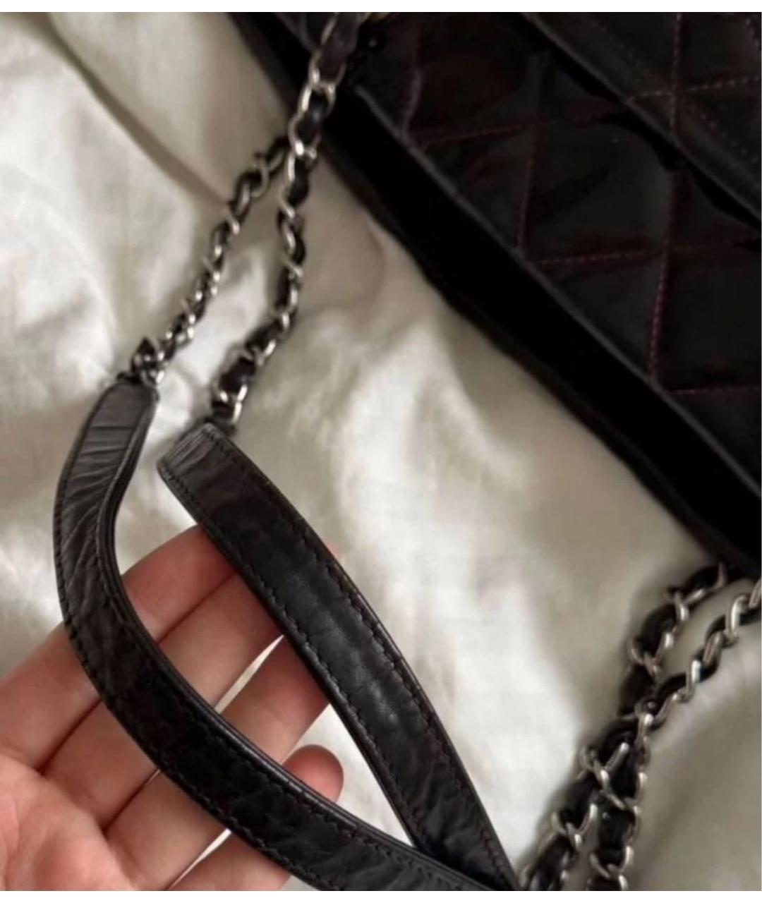CHANEL Черная сумка с короткими ручками из лакированной кожи, фото 5