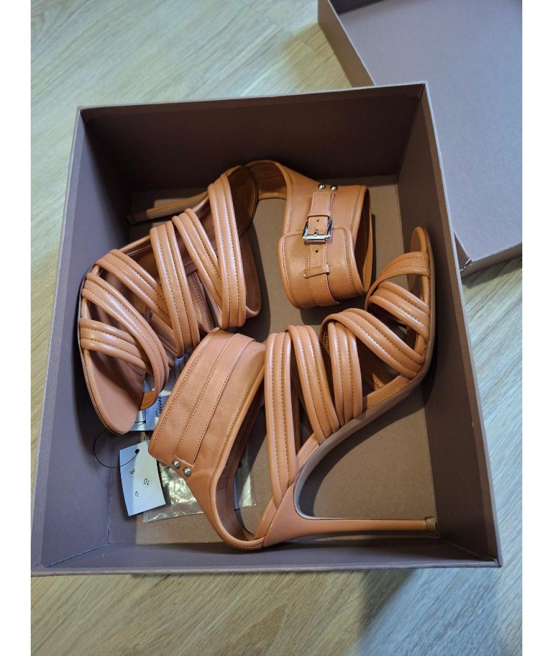GIANVITO ROSSI Коралловые кожаные босоножки, фото 7