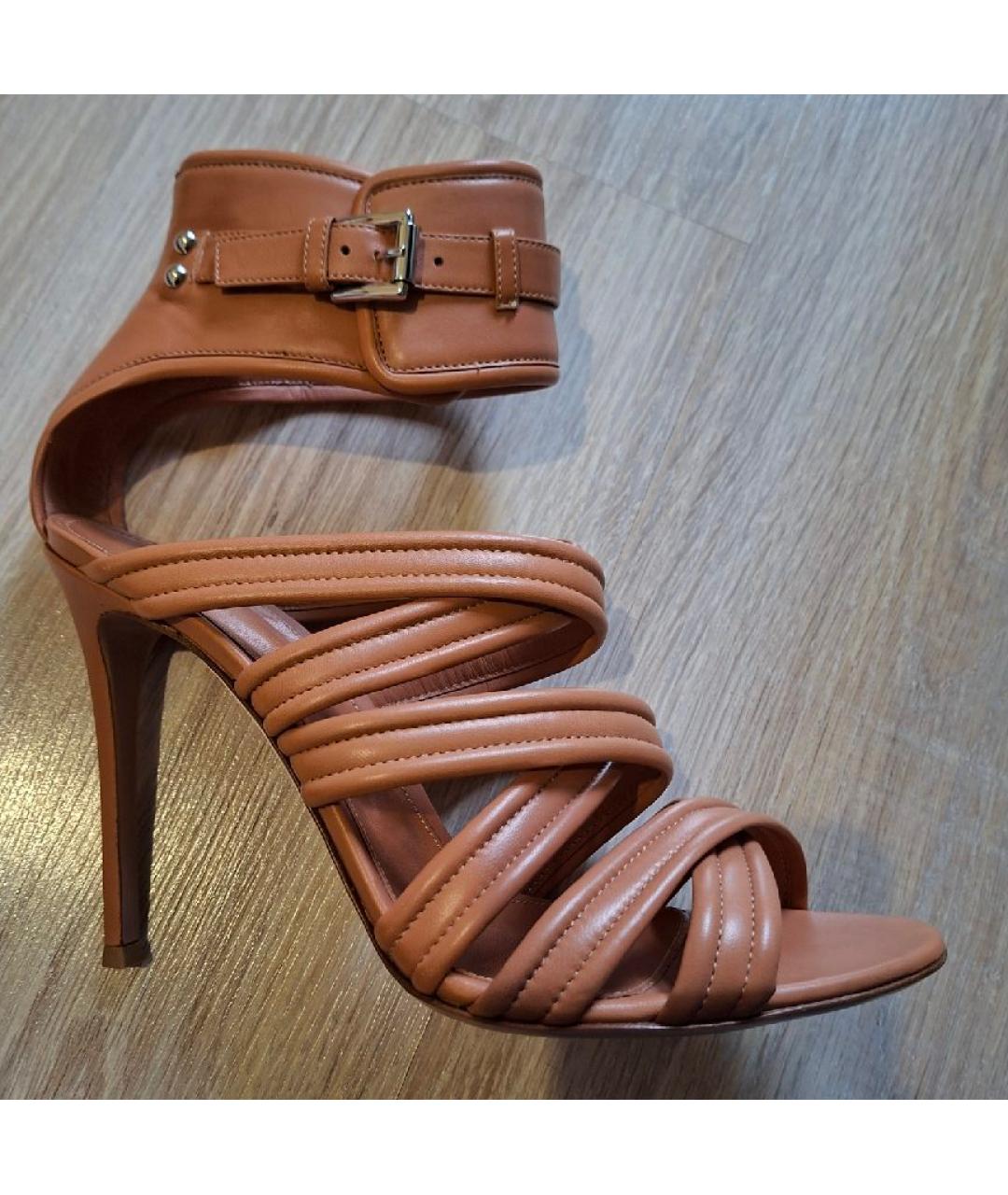 GIANVITO ROSSI Коралловые кожаные босоножки, фото 8