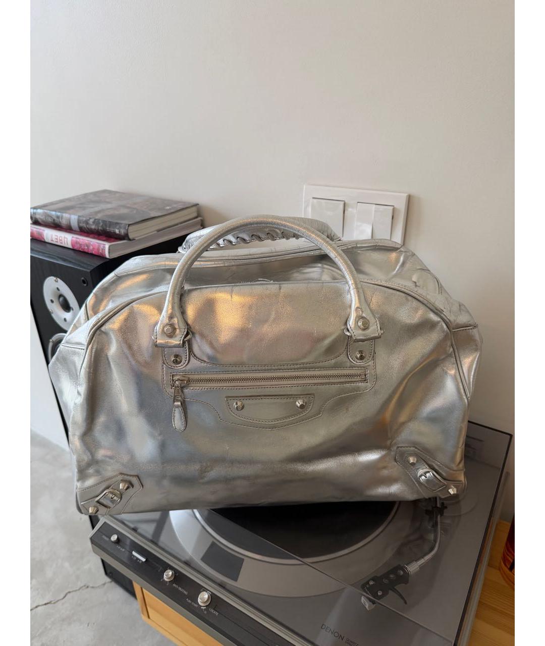 BALENCIAGA Серебряная кожаная сумка с короткими ручками, фото 3