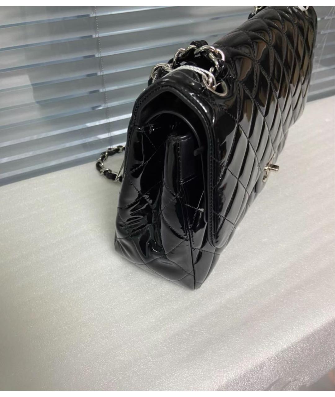 CHANEL Черная сумка через плечо из лакированной кожи, фото 3