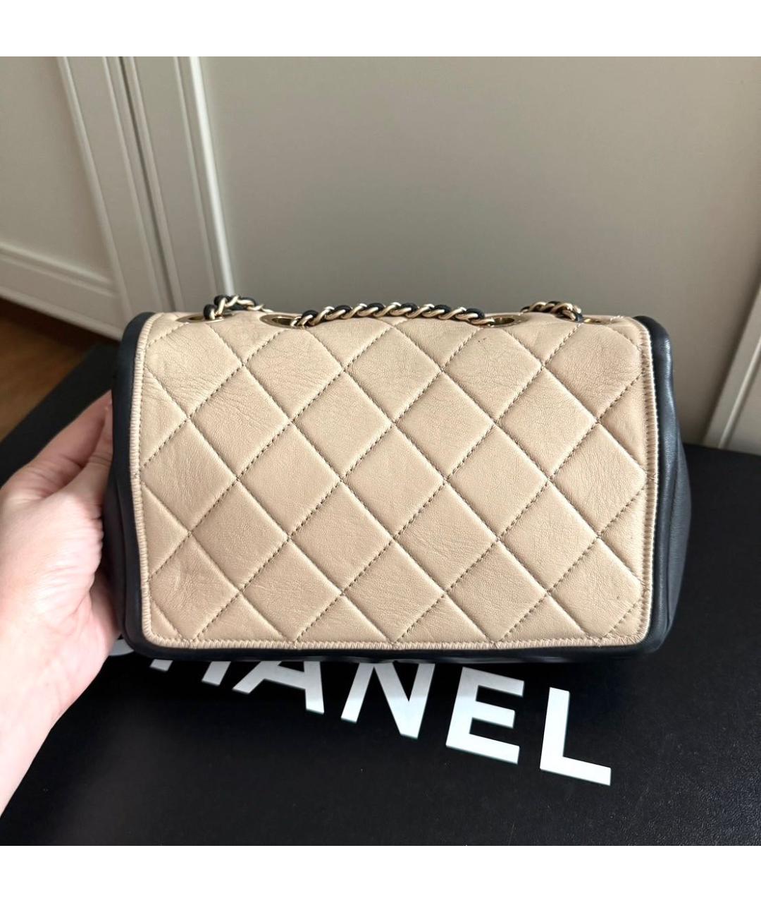 CHANEL Бежевая кожаная сумка через плечо, фото 4