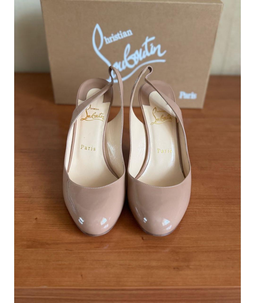CHRISTIAN LOUBOUTIN Бежевые босоножки из лакированной кожи, фото 2