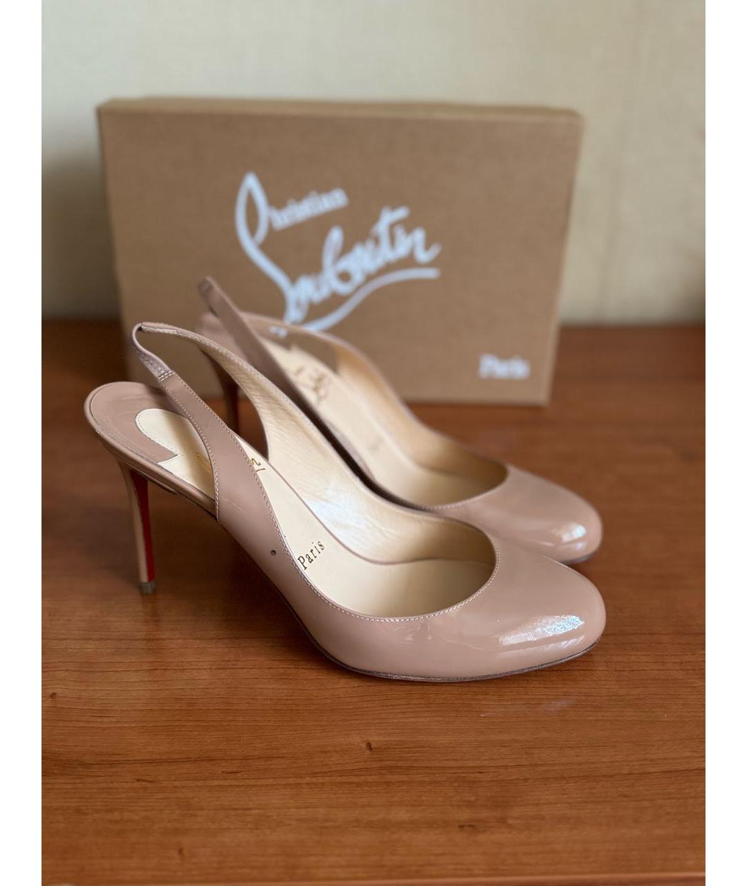 CHRISTIAN LOUBOUTIN Бежевые босоножки из лакированной кожи, фото 6