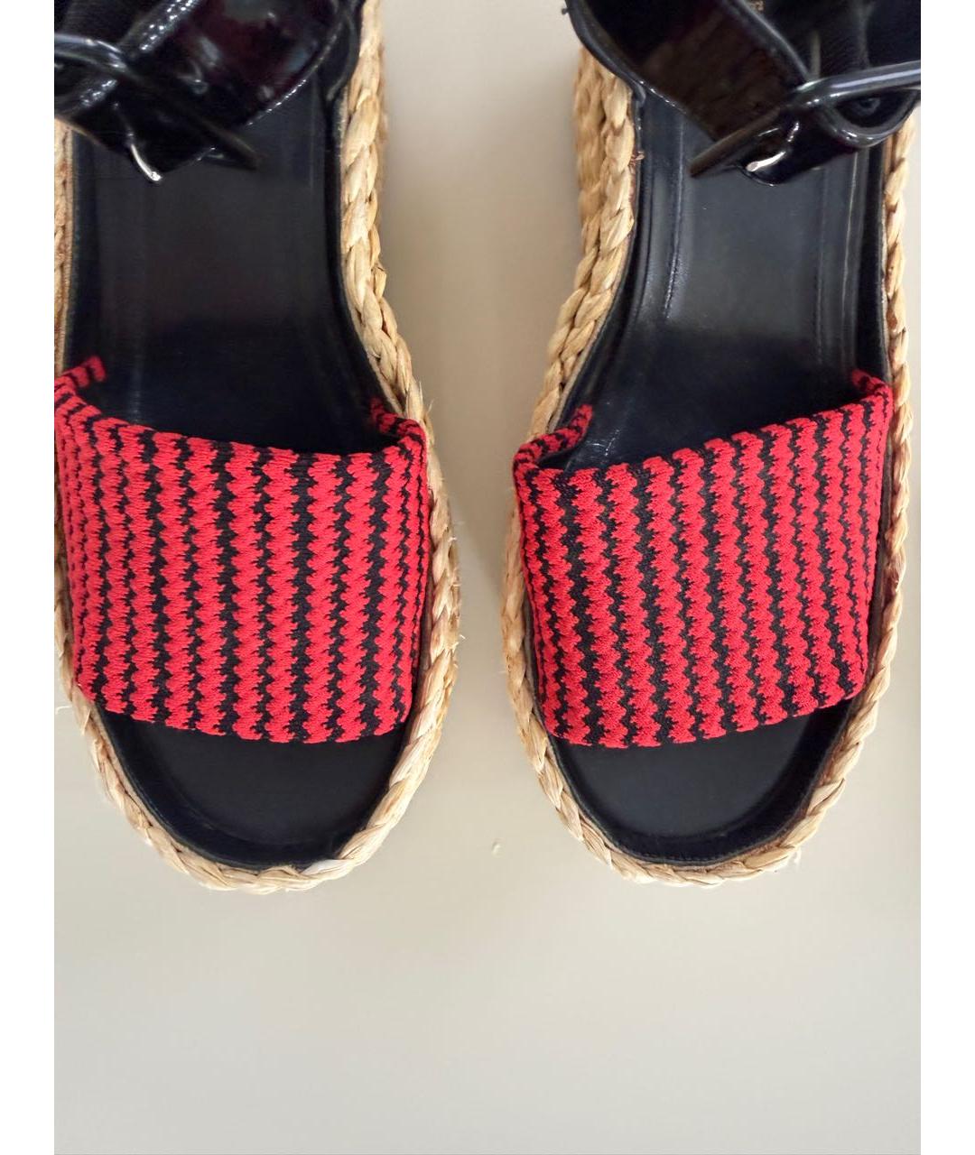 CELINE Красные босоножки из экзотической кожи, фото 2
