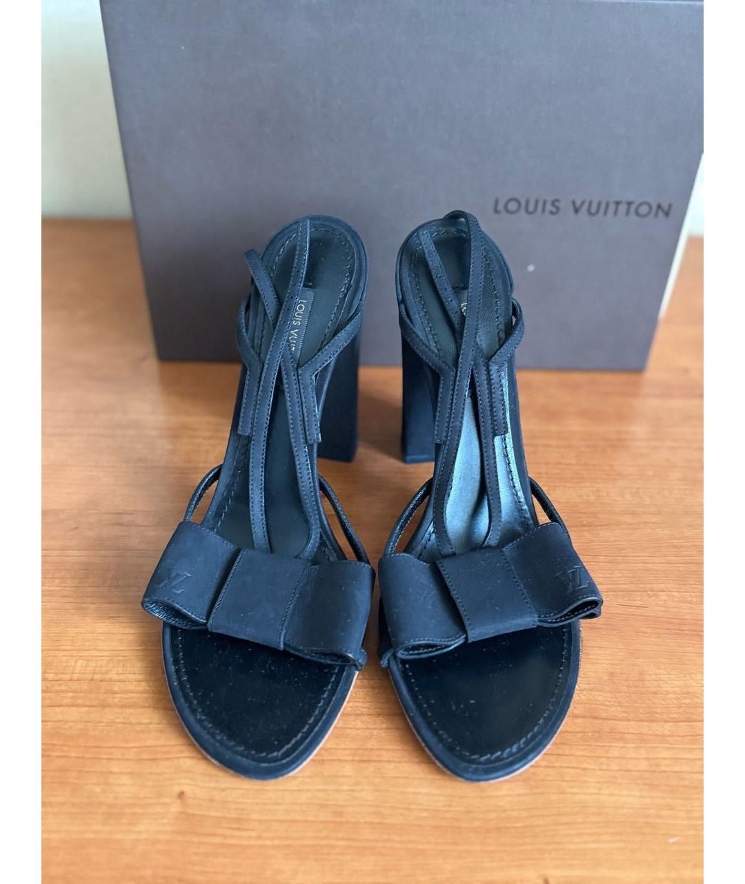 LOUIS VUITTON Черные замшевые босоножки, фото 2