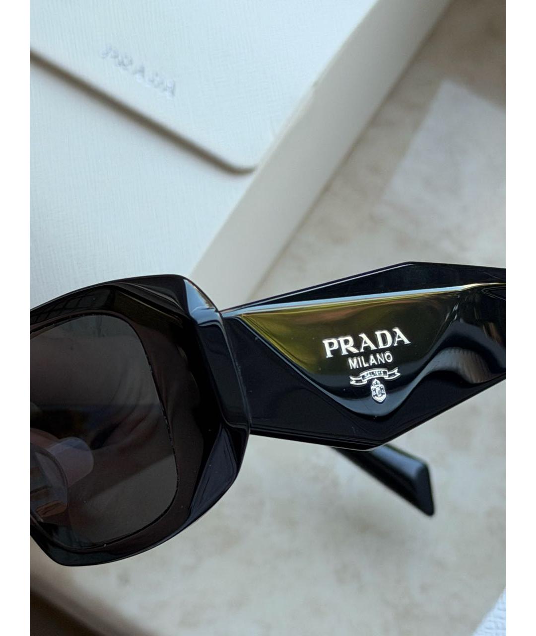 PRADA Черные пластиковые солнцезащитные очки, фото 3