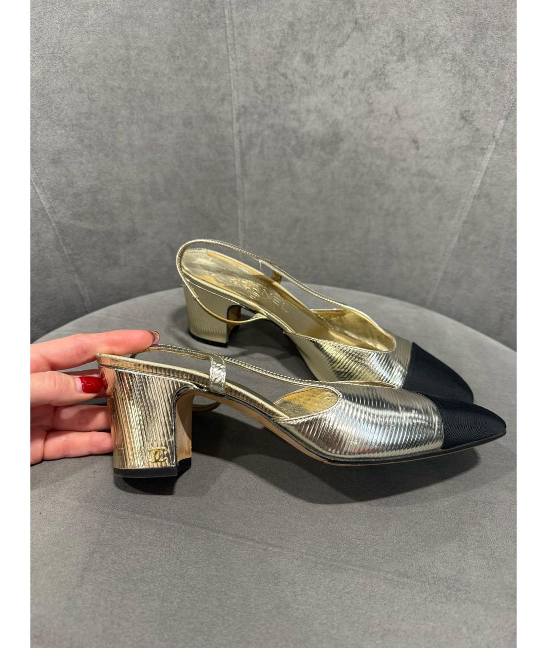 CHANEL Золотые кожаные туфли, фото 2