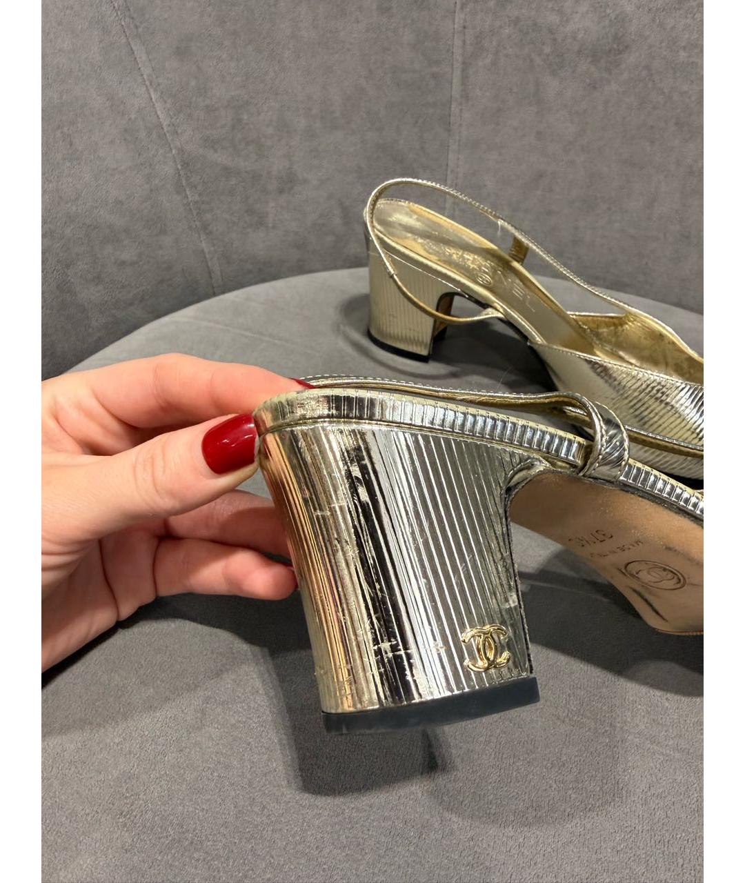 CHANEL Золотые кожаные туфли, фото 3