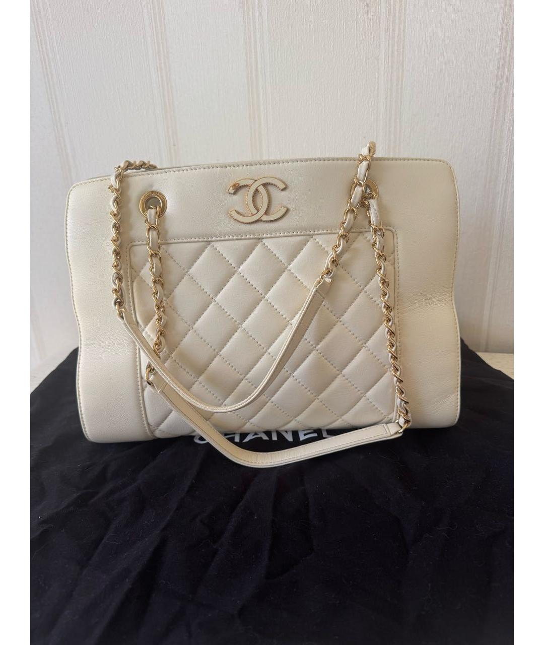 CHANEL Белая кожаная сумка тоут, фото 3