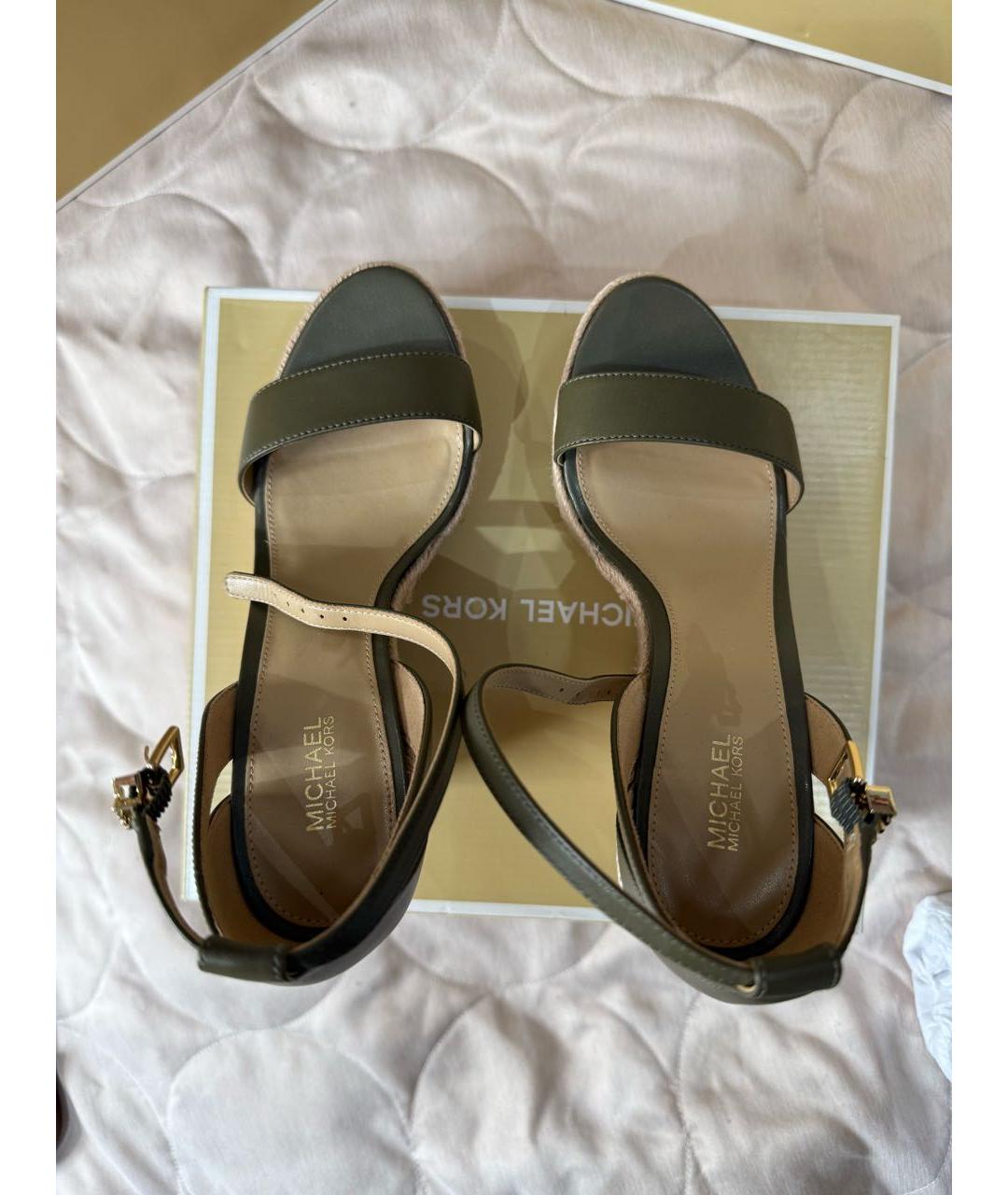 MICHAEL MICHAEL KORS Хаки кожаные босоножки, фото 3