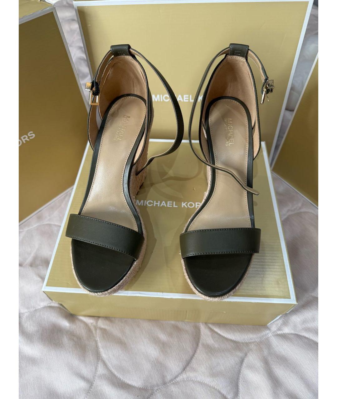MICHAEL MICHAEL KORS Хаки кожаные босоножки, фото 2