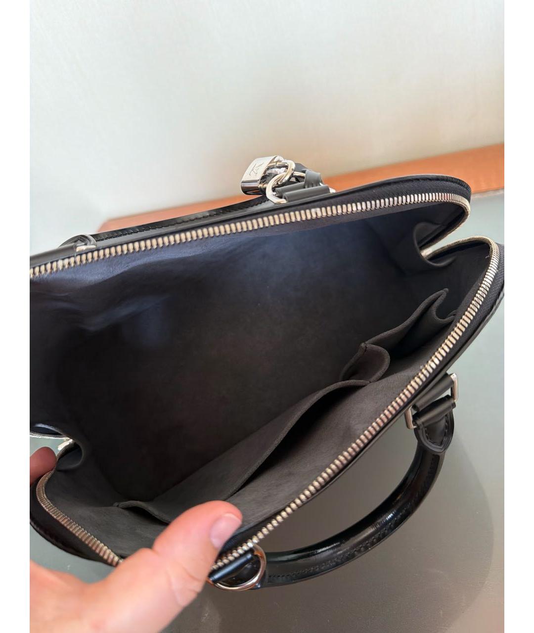 LOUIS VUITTON Черная кожаная сумка с короткими ручками, фото 8