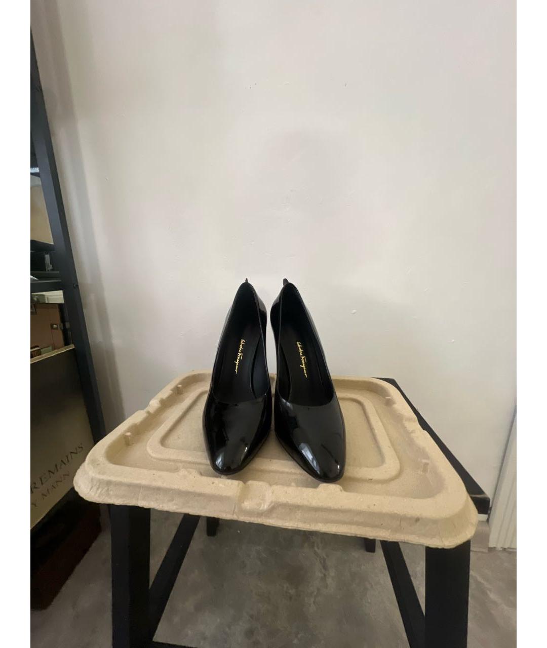 FERRAGAMO Черные туфли из лакированной кожи, фото 2
